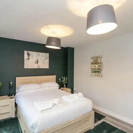 Rosie's Retreat, The Bay, *