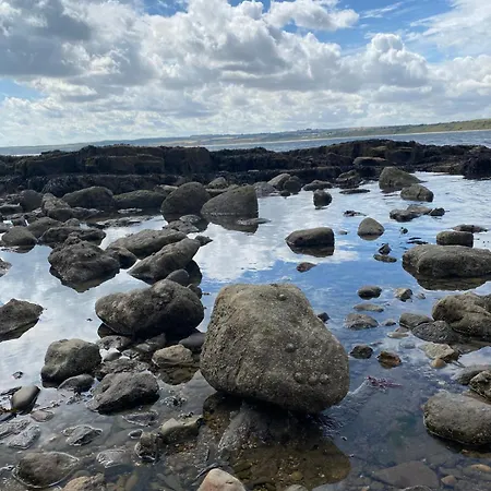 Rosie's Retreat, The Bay, Апартаменты Файли